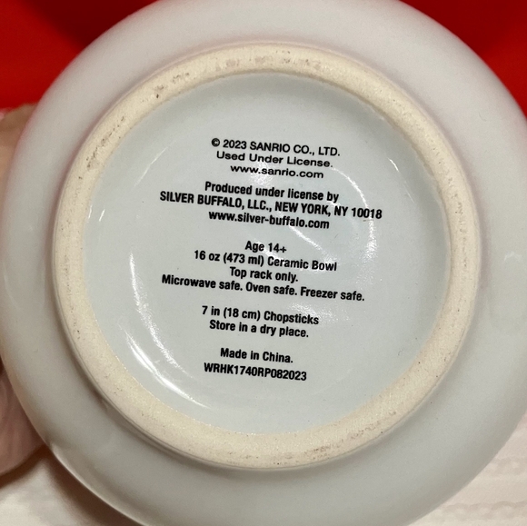 Hello Kitty Noodle Bowl with Chopsticks & Plates - Picture 4 of 5